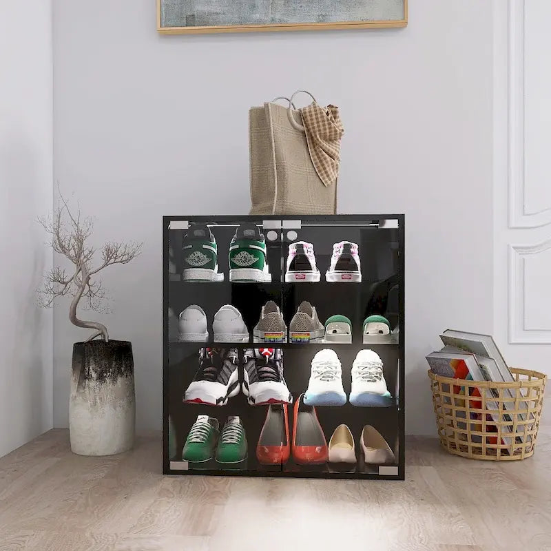 Schwarzer Schuhschrank mit 4 Ebenen, Glastür und Glasböden, Schuhvitrine mit LED-Beleuchtung und Bluetooth-Steuerung